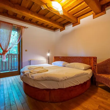 Guest house Platanus By Pieris 3*
