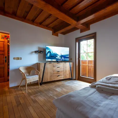 Platanus By Pieris 3*